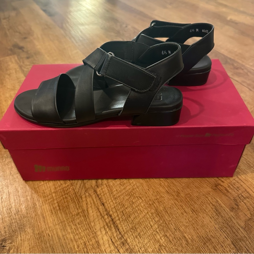 Munro Black Sandals with Geometric Straps